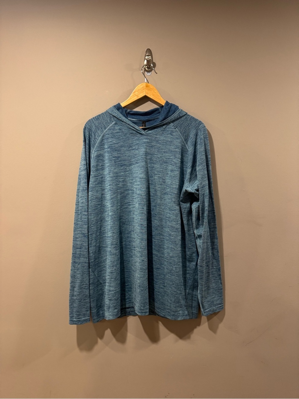 Lululemon Men’s Hooded Long Sleeve Athletic Top – XXL